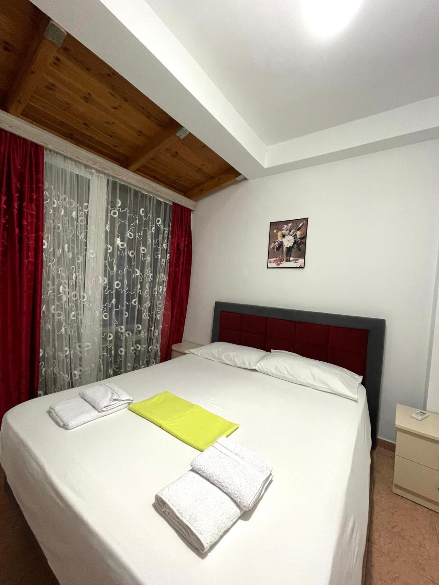 Apartments Monika Sarandë Esterno foto