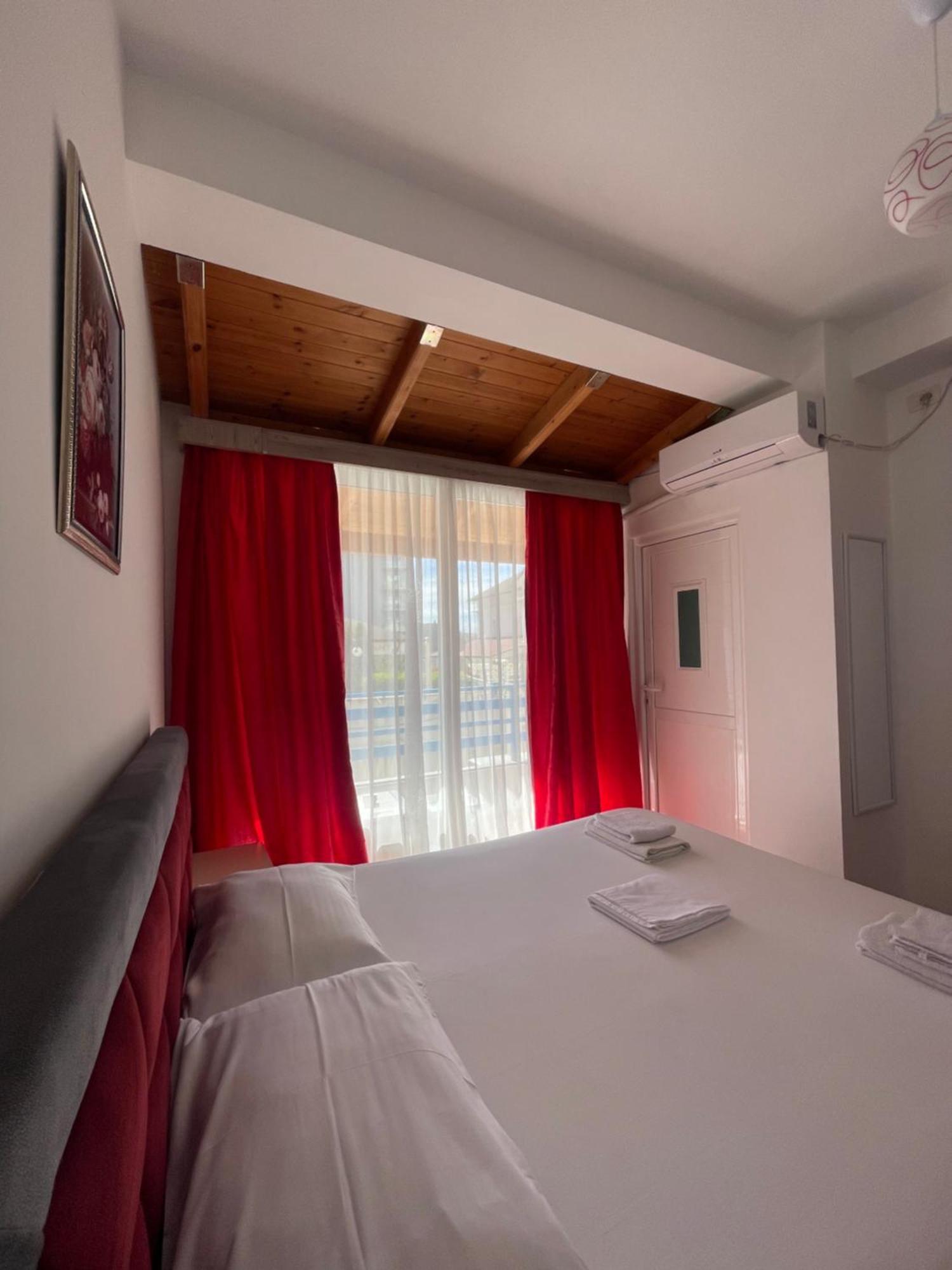 Apartments Monika Sarandë Esterno foto