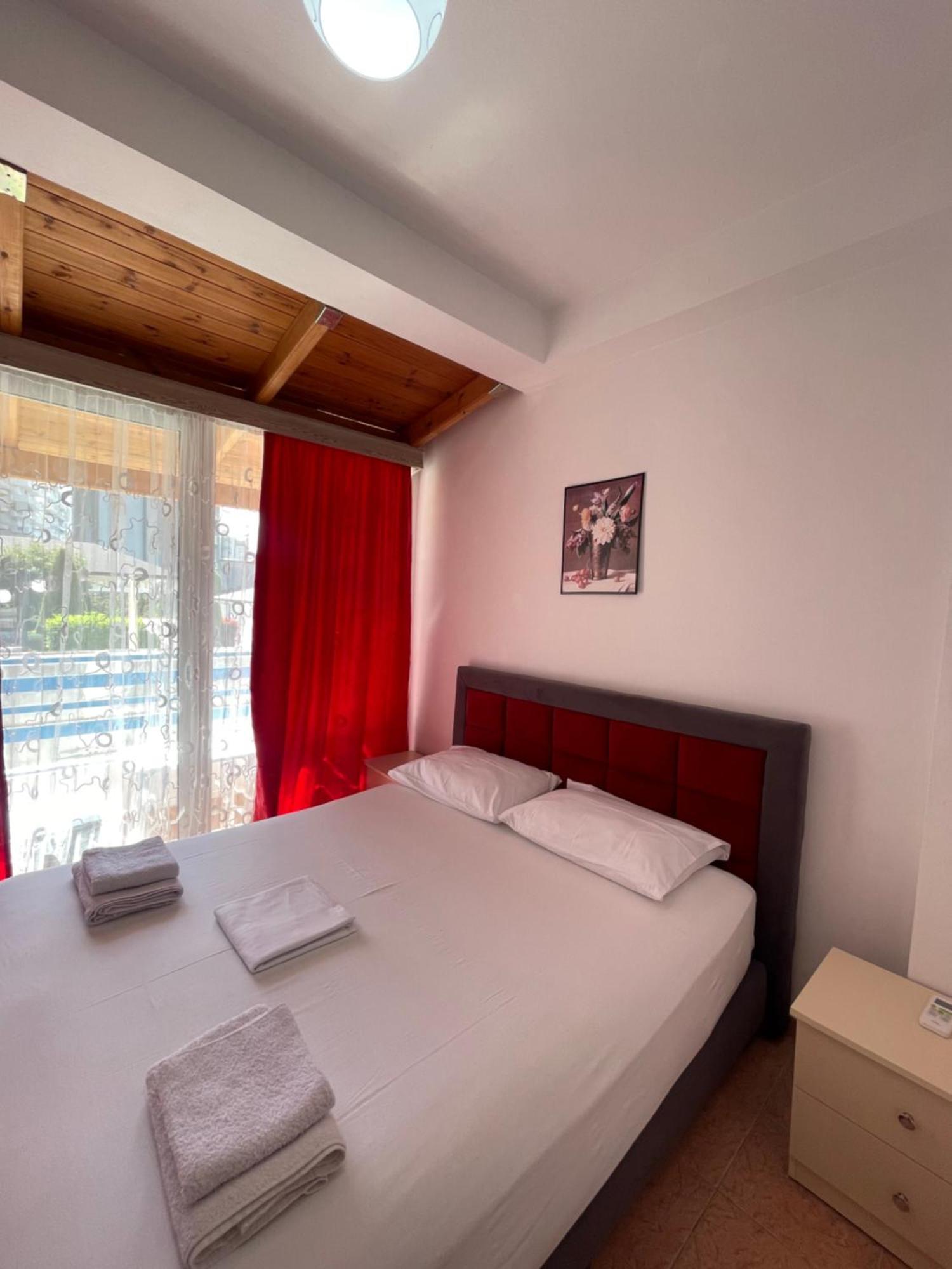 Apartments Monika Sarandë Esterno foto
