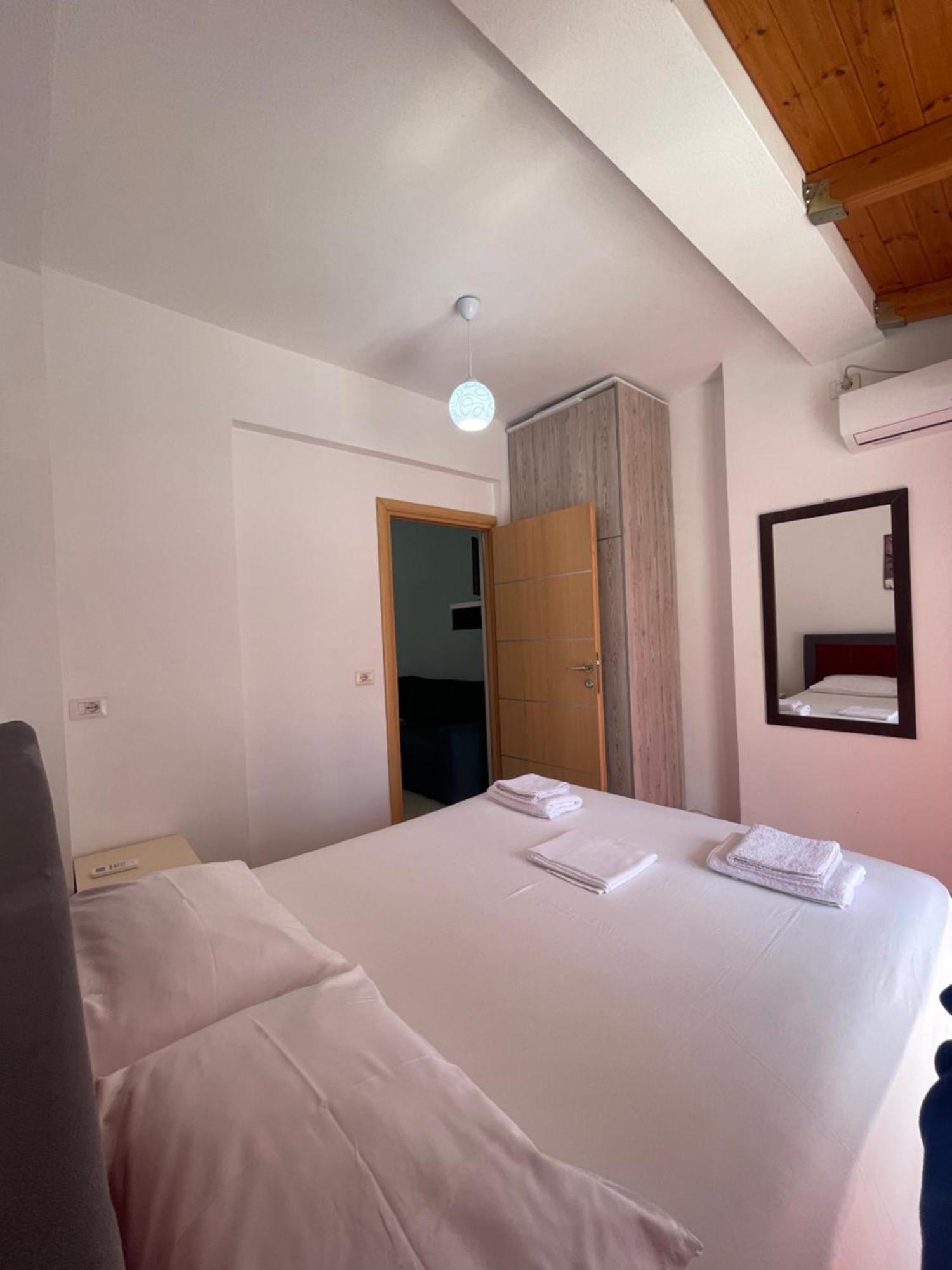 Apartments Monika Sarandë Esterno foto